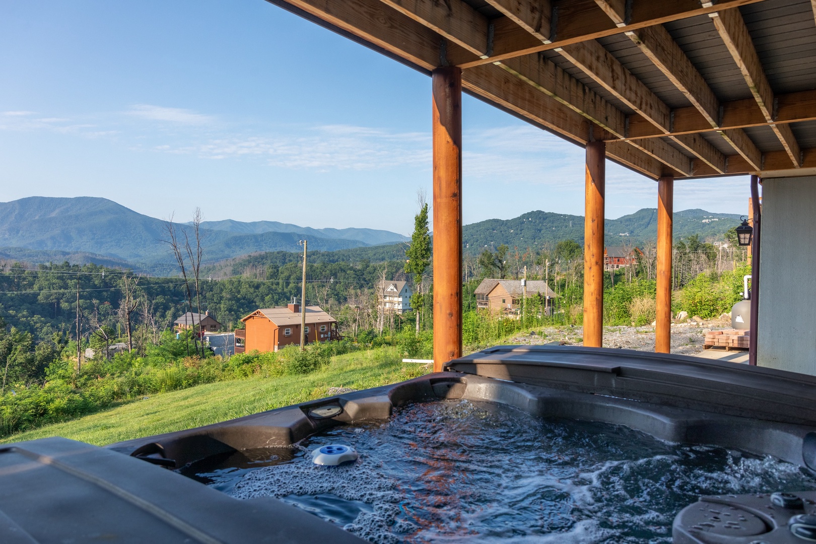 Gatlinburg-Cabin-Rental-Splash-Mountain-Lodge-Hot-Tub-12.jpg