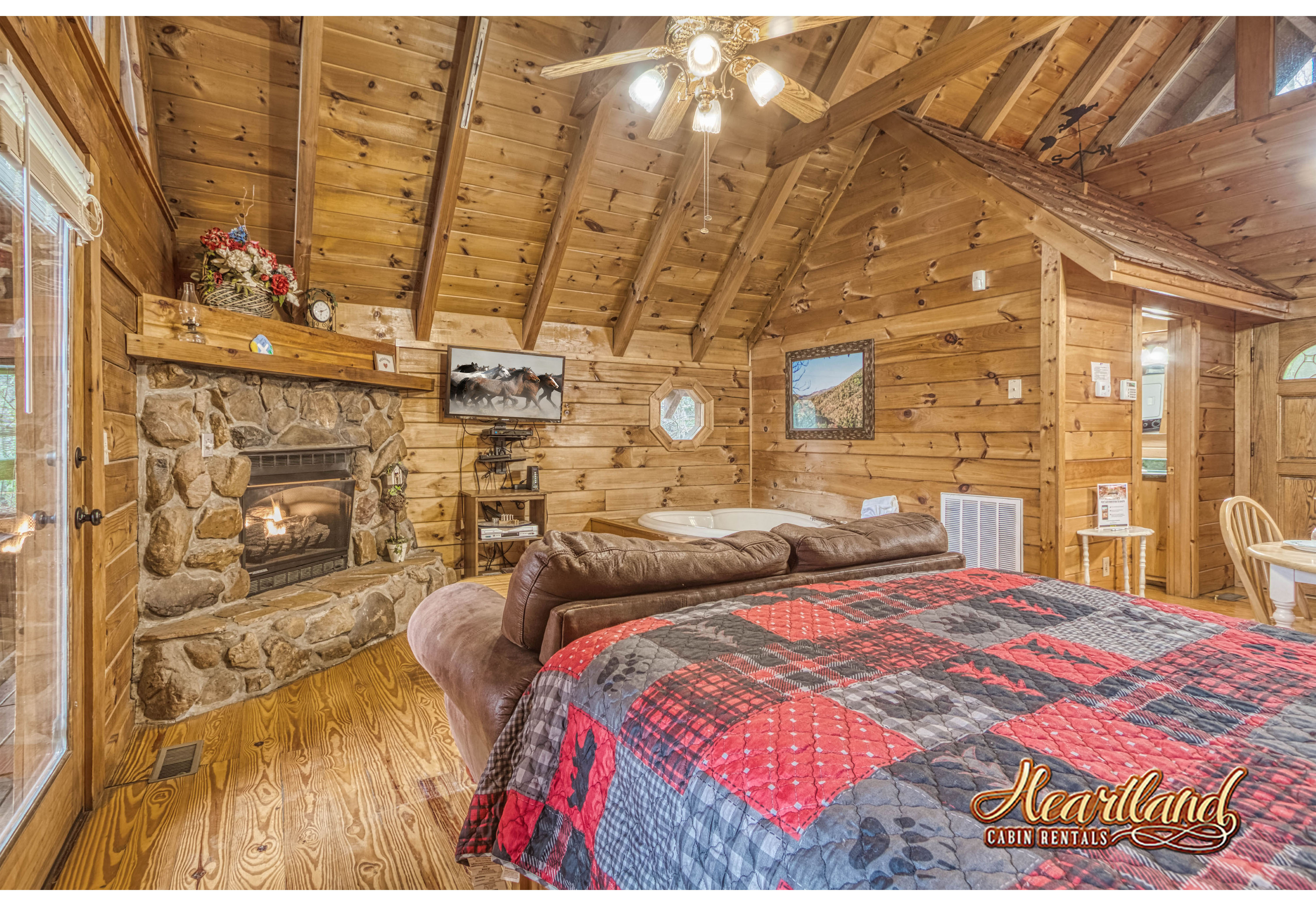 King-Bed-Heart-Tub-Fireplace.jpg