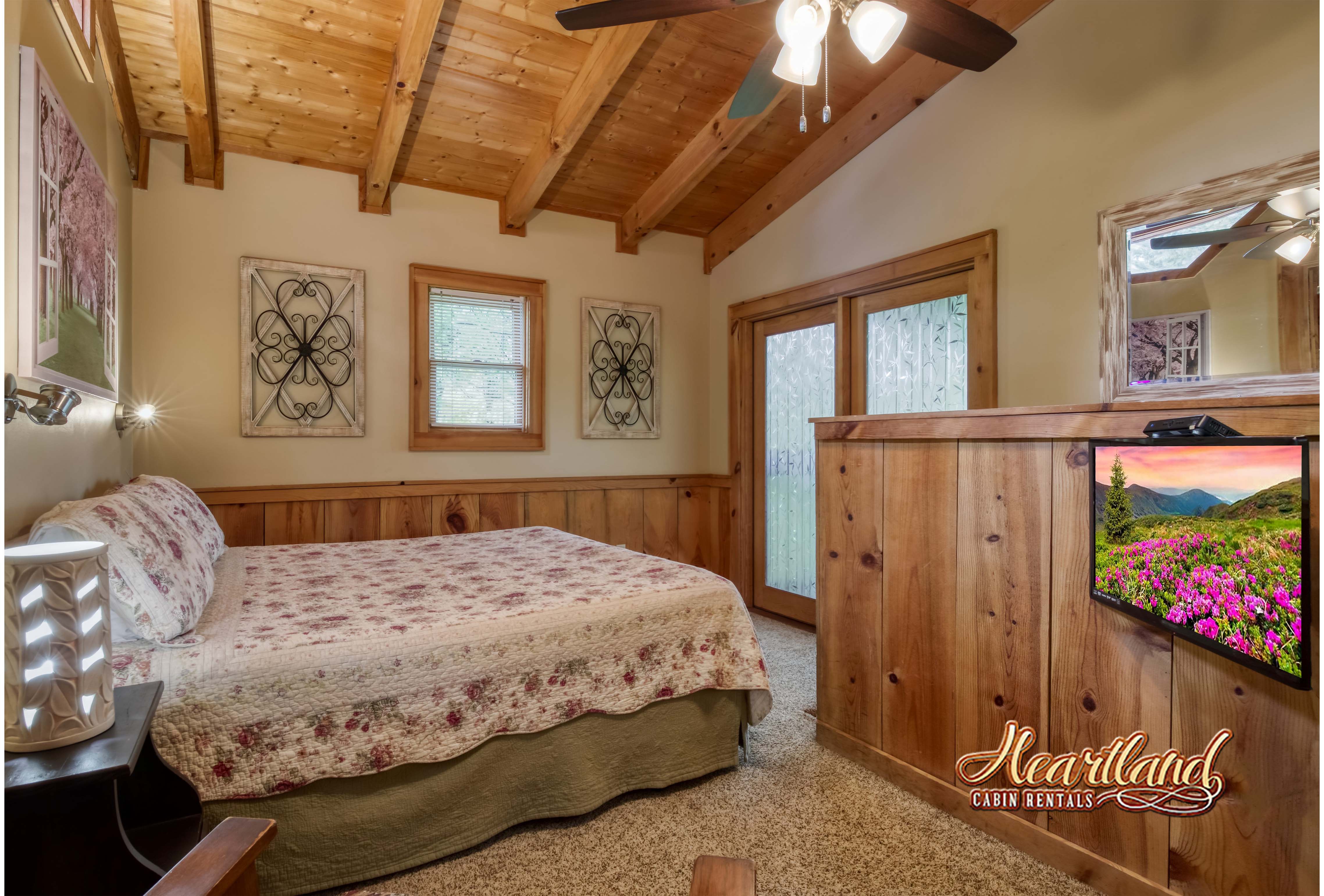Gatlinburg-Cabin-Rentals-Kiss-Me-Goodnight-Bedroom2.jpg