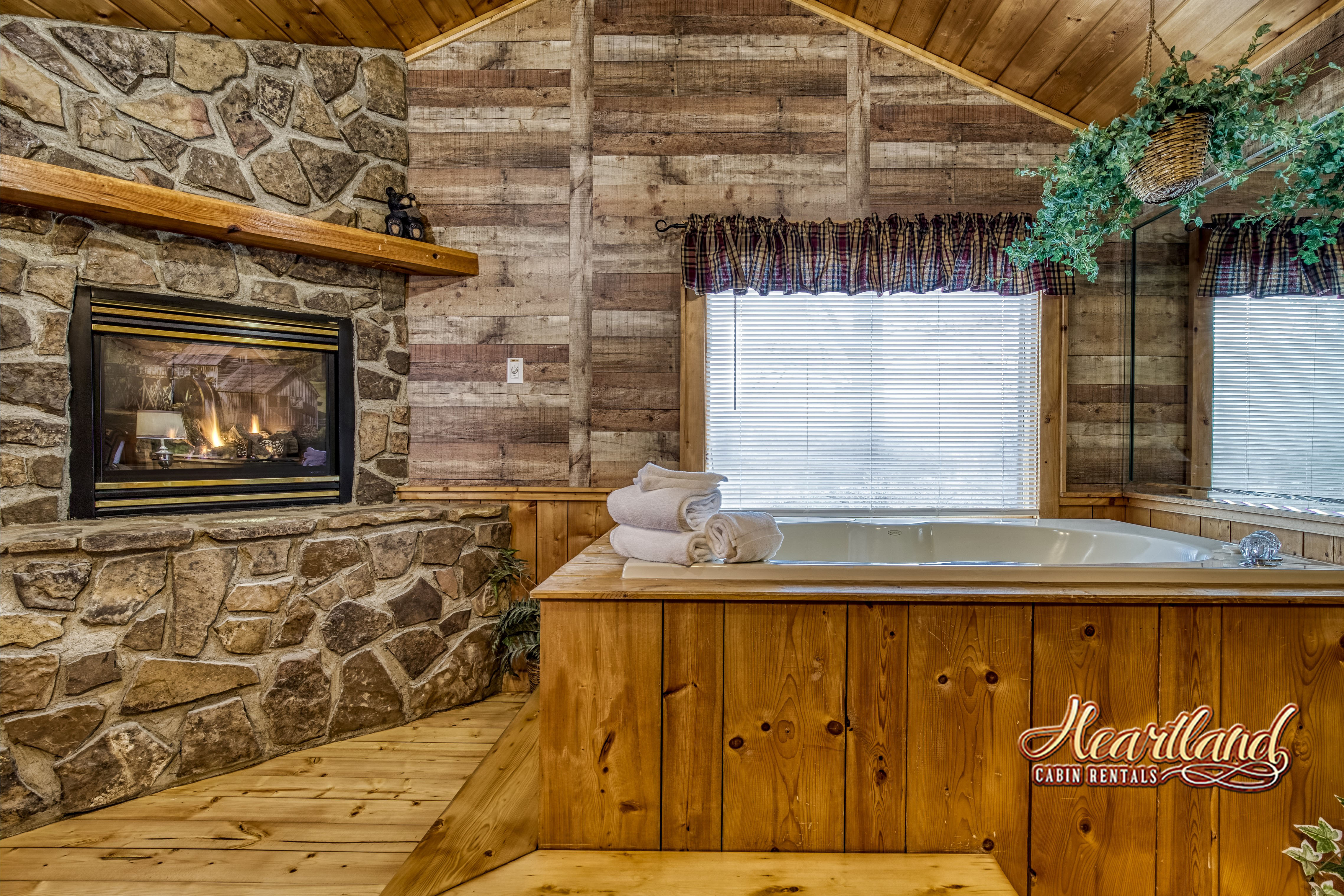 Top-of-the-World-Gatlinburg-Cabin-Rental-Pigeon-Forge-Master-Jetted-Tub-28.jpg
